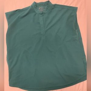 FIGS Rafaela Top. Hunter green